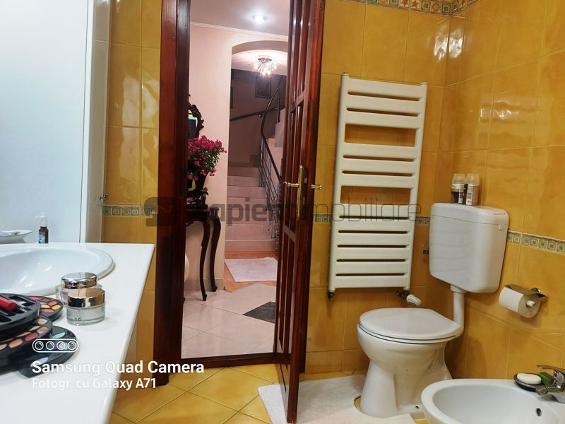 Casa lux cu 5 camere in Rontau - Poză 9