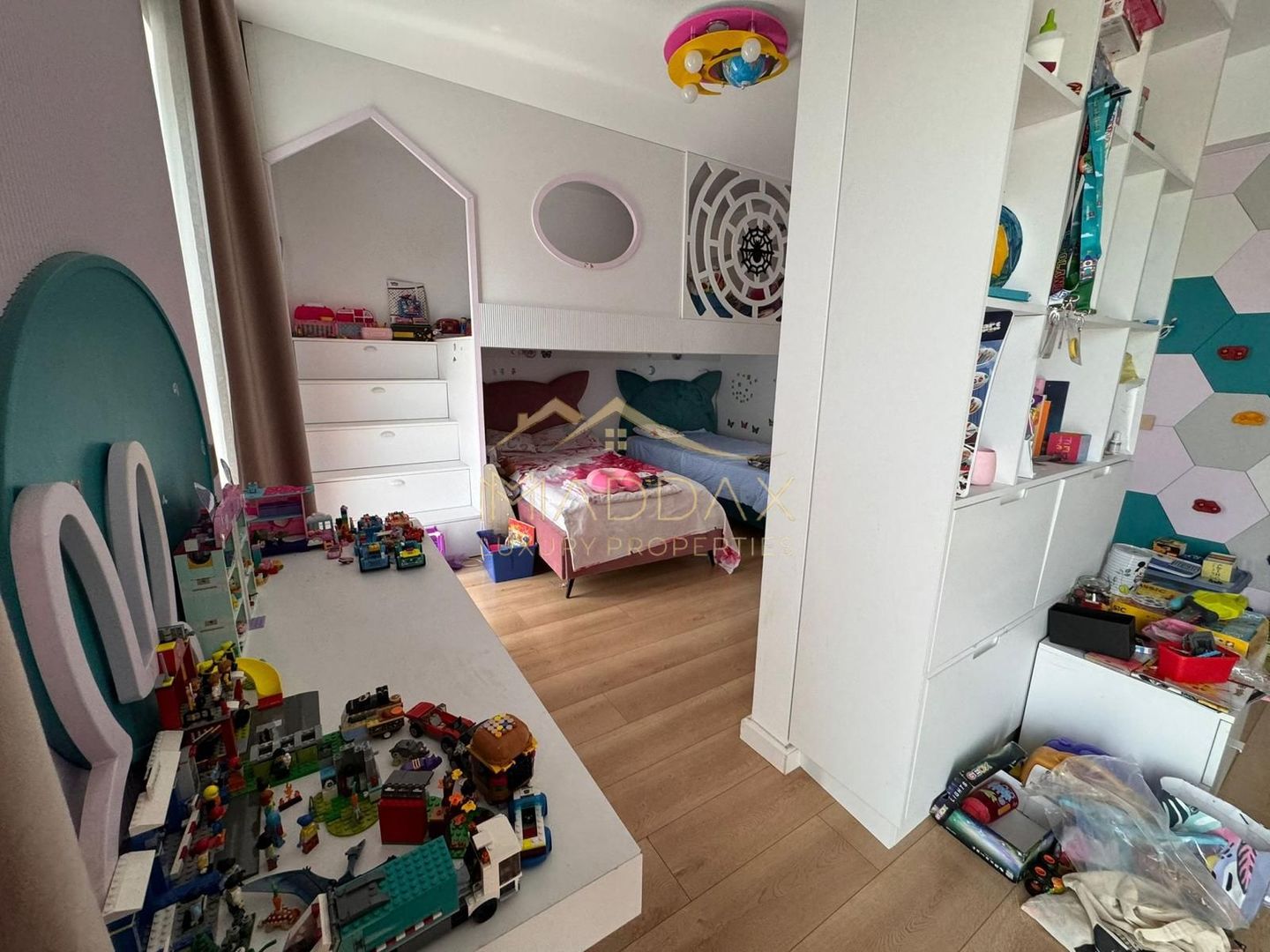 Vila moderna 6 camere // 190mp // teren 300mp / Tunari - Poză 15