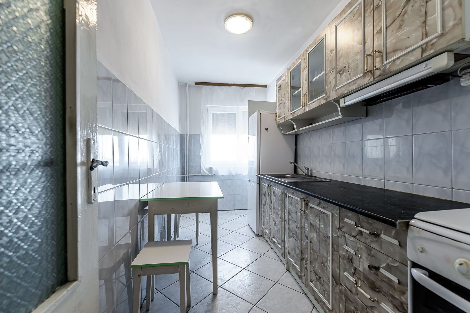 Vândut! Apartament cu 3 camere zona Lebăda cartier Aurel Vlaicu - Poză 2