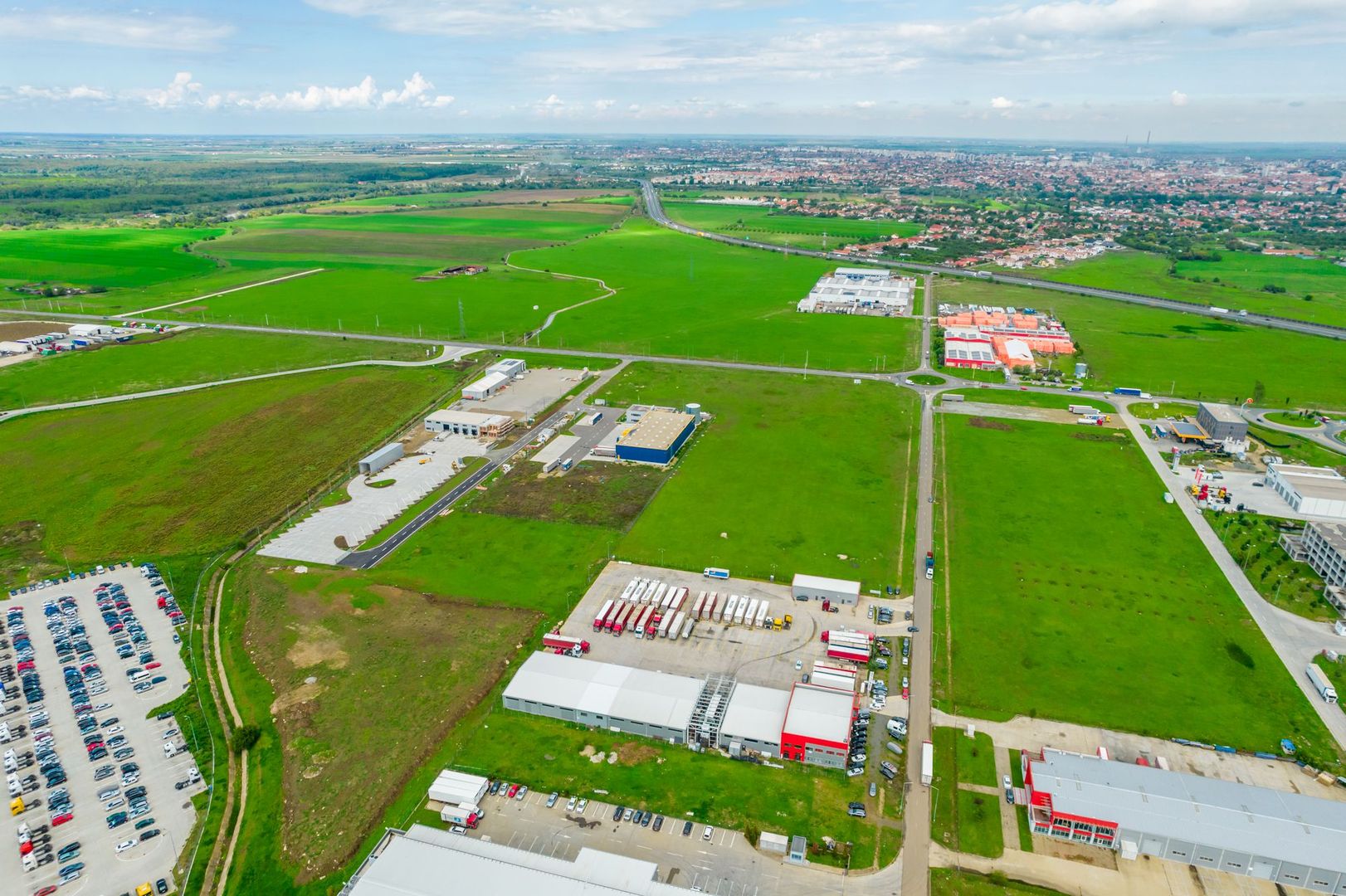 Parcare tiruri și spațiu de birouri - Poză 3