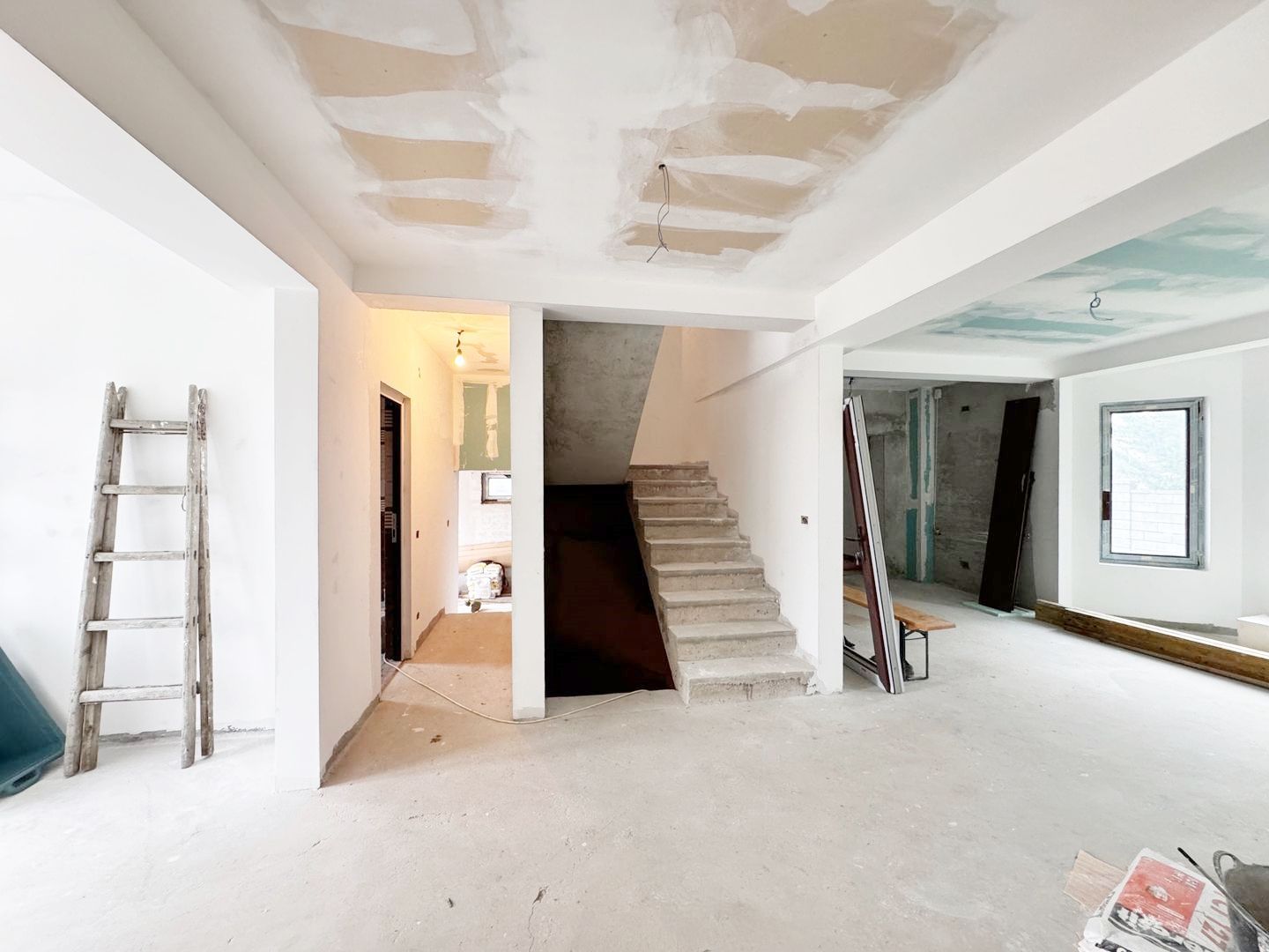 Vilă unică, gata să devină locuința ta de vis, în Livada. - Poză 13