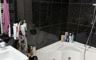 Apartament spațios în vilă | Piața Muncii | Curte proprie & garaj - Poză 7