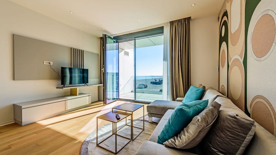 Apartamentul de la Malul Mării – Eleganță Contemporană în Inima Stațiunii - Poză 4