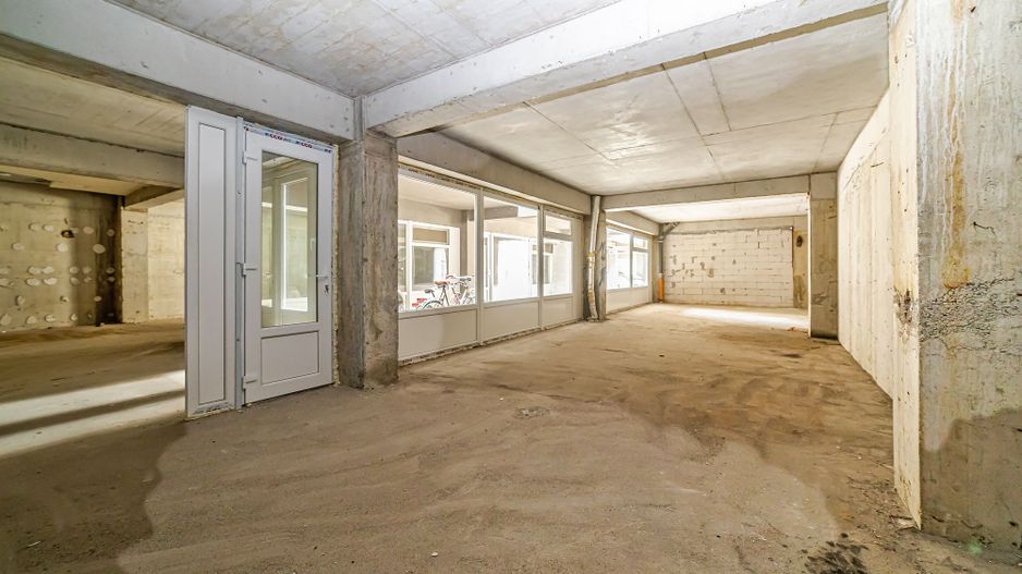 Spațiu comercial amplu și versatil - Poză 2