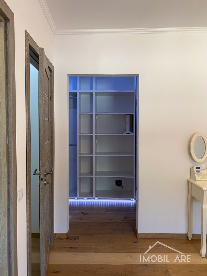 Apartament de lux cu 4 camere la mansardă - Poză 12