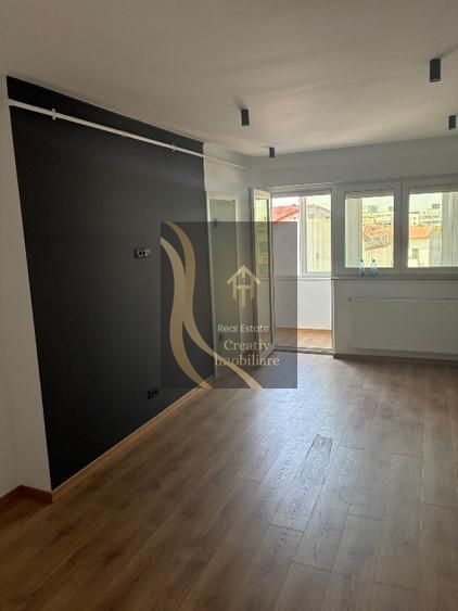 Vând apartament deosebit, zonă ultracentrală, renovat deosebit - Poză 1