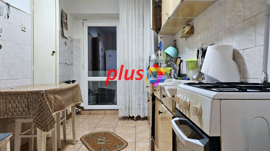 Apartament cu trei camere, zona Racadau 76 mp - Poză 5