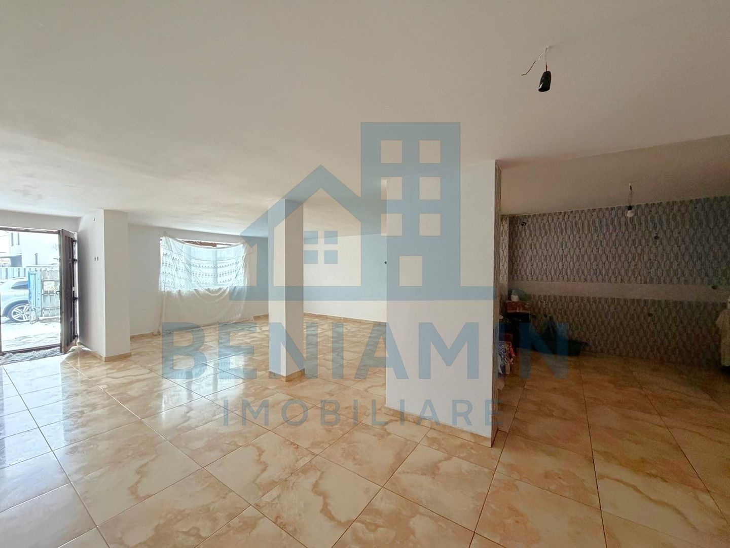 Casa situata in Catargiu Baraganului P+1+M suprafata 170mp-zona buna - Poză 3