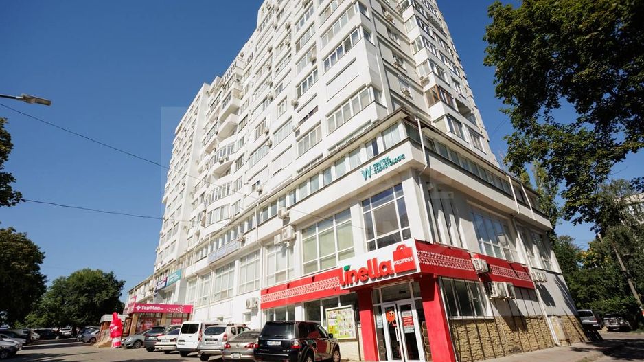 Vânzare, apartament 2 camere, living, bulevardul Traian, Botanica. - Poză 1