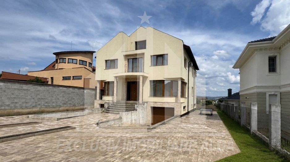 Casa individuala | Pensiune | 560 mp | 1450 mp teren | Cetate - Poză 1