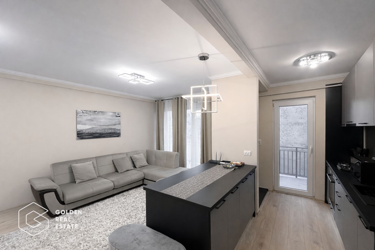 Apartament superb, BERMO, 2 camere, etaj 1, totul nou, centrala proprie, balcon - Poză 6