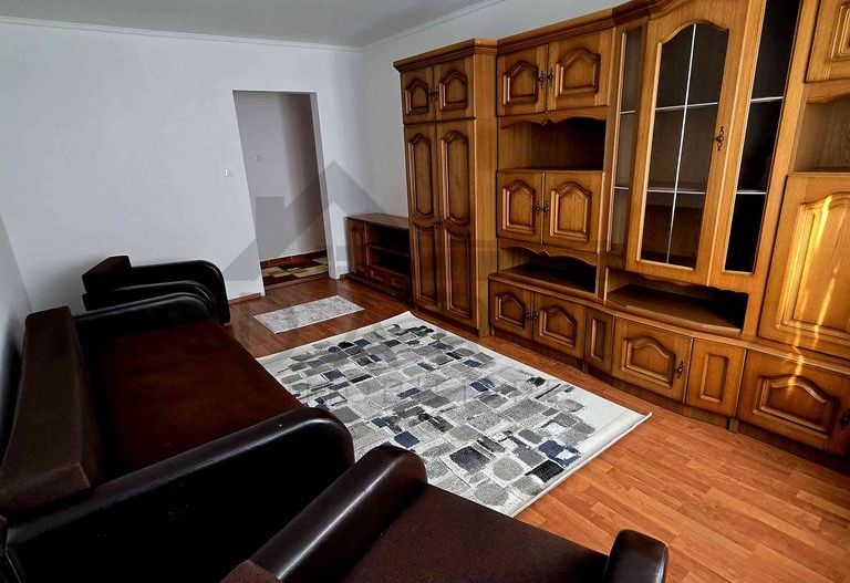 Vând apartament 3 camere - Poză 1