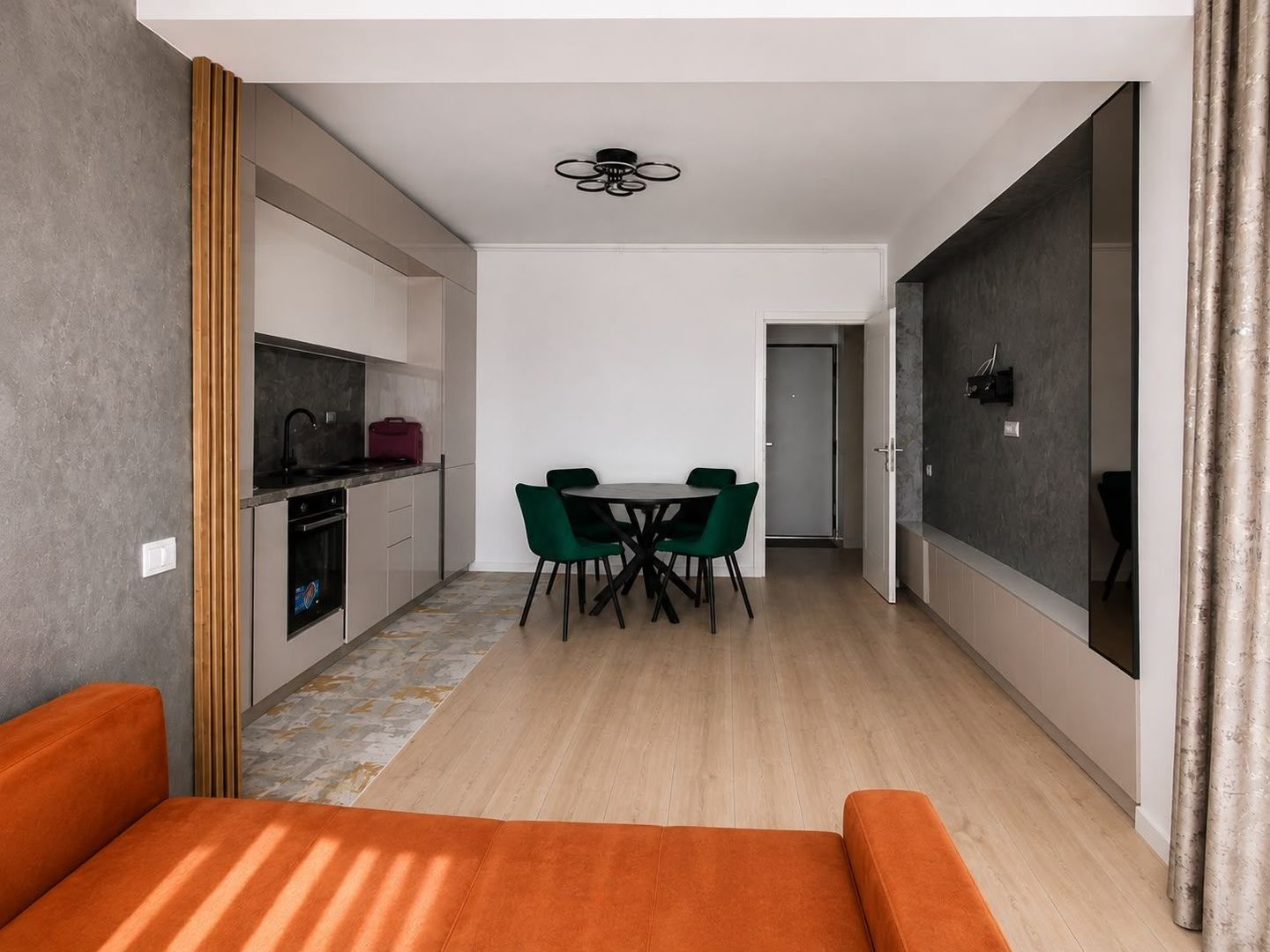 APARTAMENT 3 CAMERE / GHICA APARTAMENTS - Poză 1