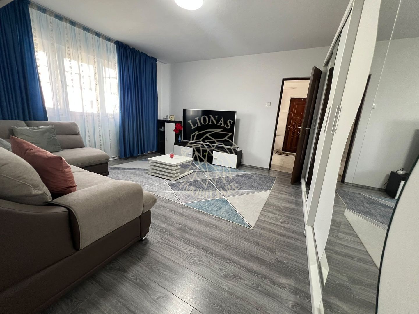 Apartament Renovat 2 camere 59 mp con.-balcon-Zona Decebal - Poză 2