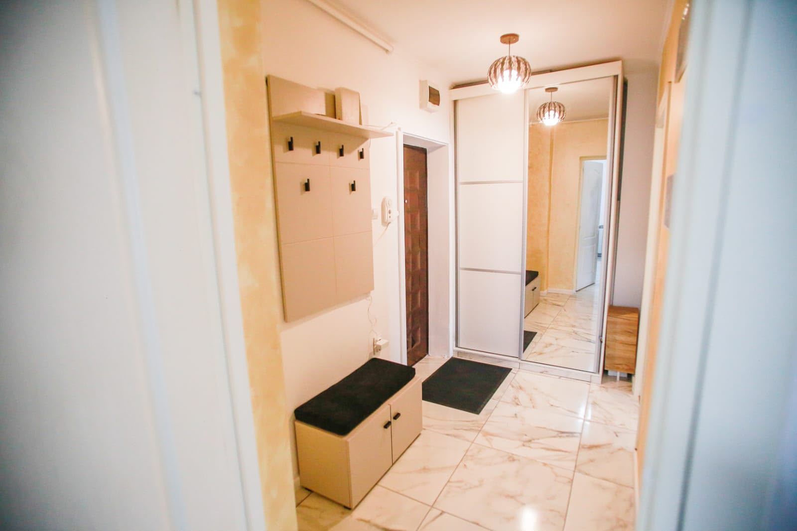 Propietar vand apartament 2 camere decomandat renovat/utilat complet - Poză 4