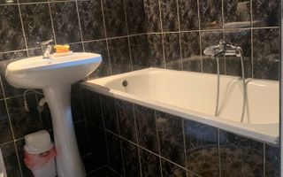 Casă în centrul Cisnădioarei cu 243mp de locuit și teren de 936mp - Poză 10