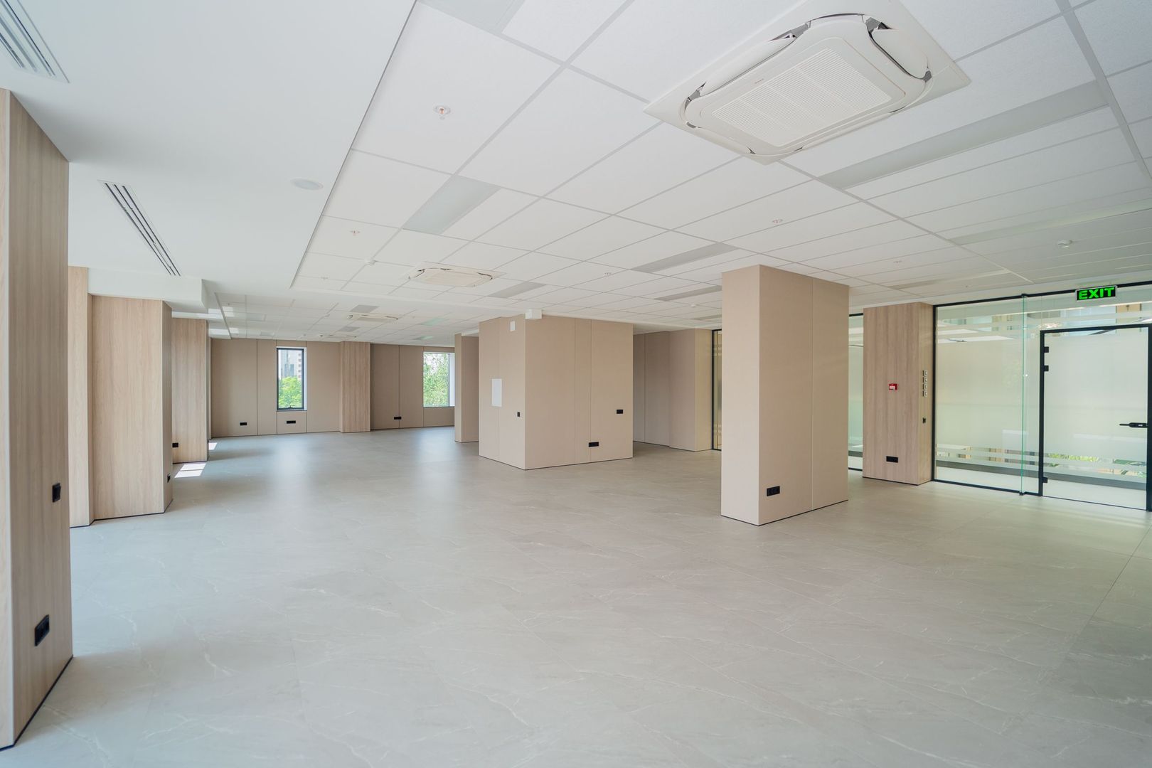 SPRE CHIRIE SPAȚIU COMERCIAL PENTRU BIROU | OFICIU 150 m2 Premium Location Bussines | Chișinău ,Centru ,Str.Bul.Ștefan Cel Mare și Sfânt , 115/1 - Poză 6