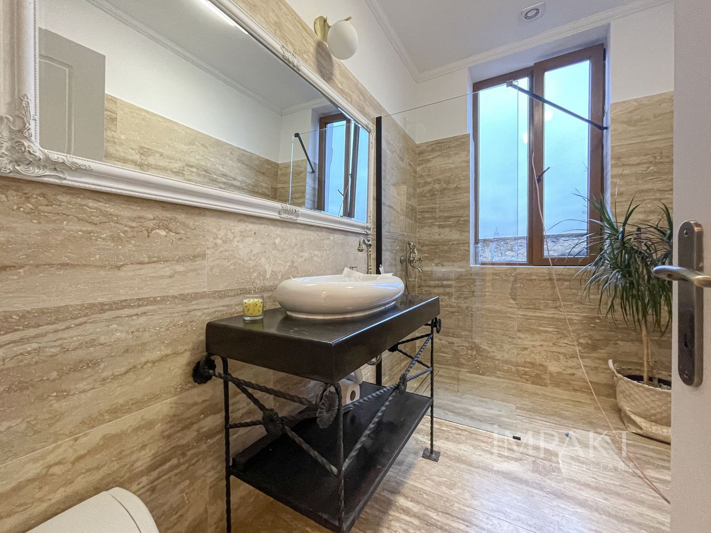 Apartament spectaculos cu 3 camere ultracentral - Poză 9