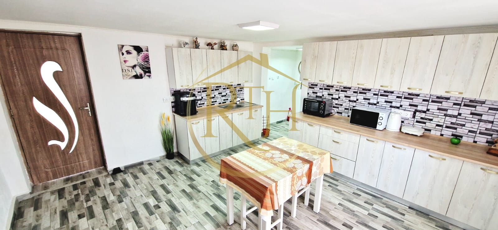 Vand casa recent renovata cu 900 mp curte si gradina in Carpinis - Poză 6