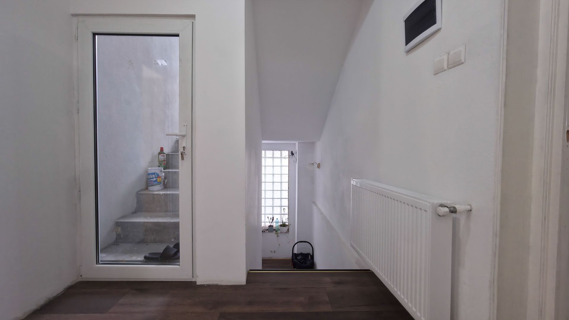 Casă spațioasă de vânzare – Strada Republicii nr. 105, Dragomirești - Poză 14