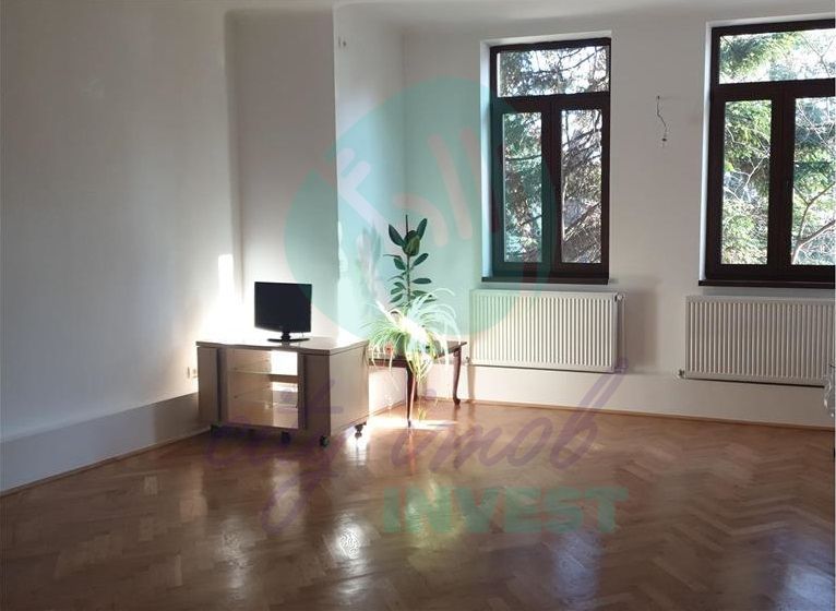 Apartament in vila cu gradina - Poză 1