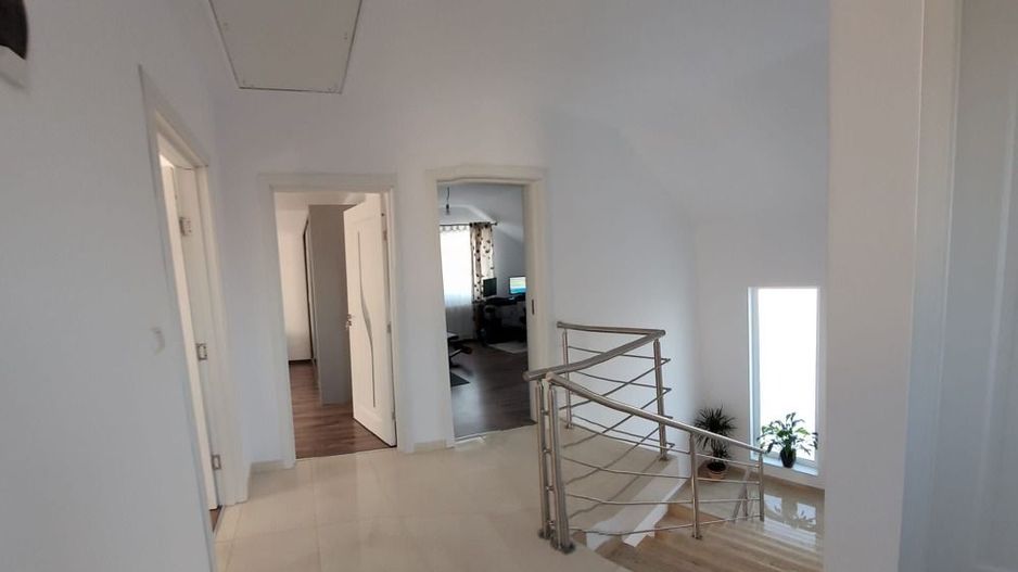 Vila deosebita,zona Hlincea - Poză 7