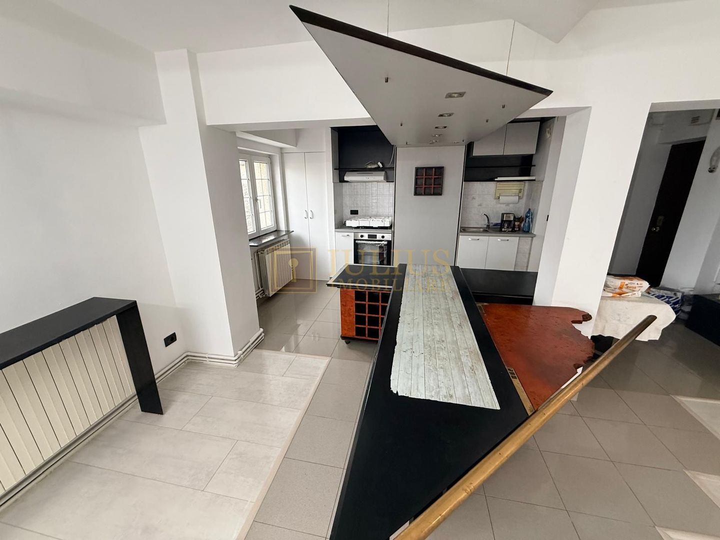 Medicina, 2 camere, 2 bai, centrala proprie, apartament spatios-105 mp - Poză 3