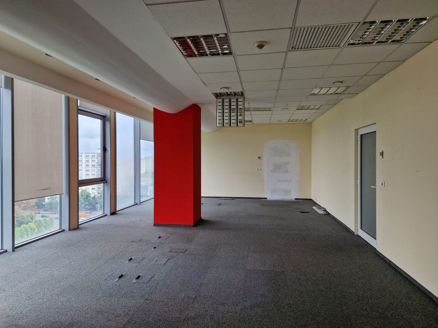 Spatiu in cladire de birouri - Poză 1