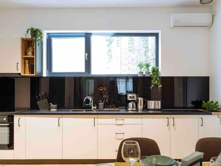 Investitiei, locatie centrala, randament bun, istoric B&B - Poză 2