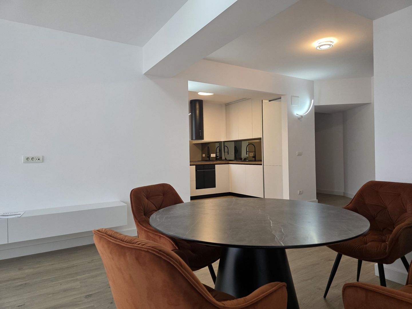 Apartament 3 camere de inchiriat nou în zona Armenească - Universitate - Poză 1