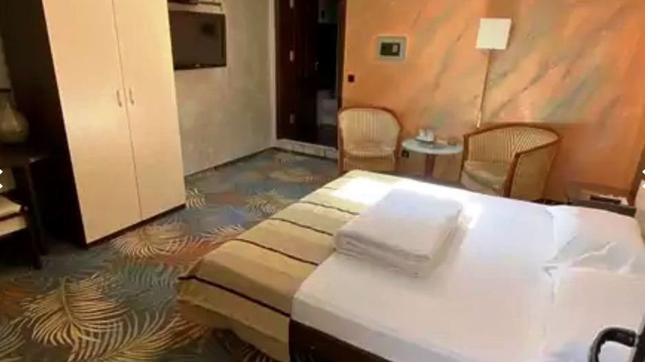 Pensiune cu 18 camere in centrul Brasovului - Poză 3