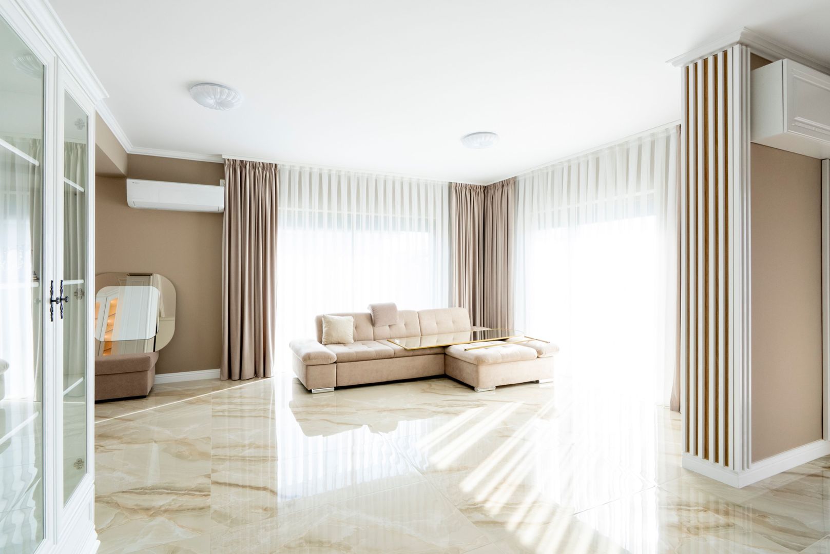 Casa lux Santandrei 3 dormitoare 2 bai 2 terase 2 bucatarii - Poză 2