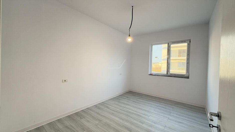 Etaj 1. Decomandat. Asfalt - Poză 5