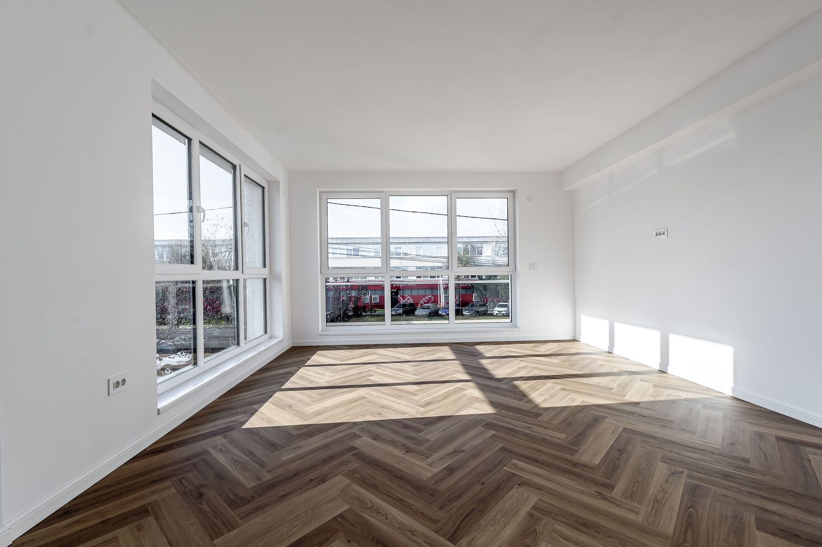 Clădire nouă P+2 cu showroom și birouri în Arad - Poză 10