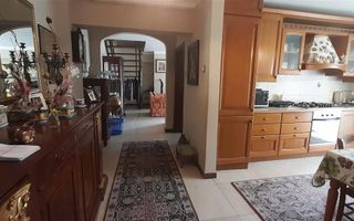Apartament 3 camere cu scara interioara zona ultracentrala - Poză 2