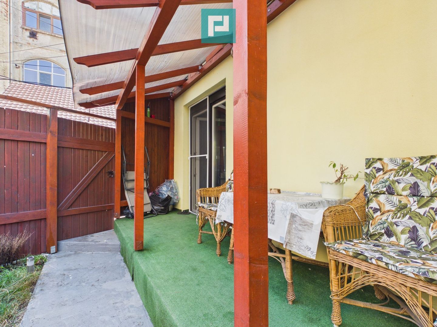 Apartament cu 2 camere și curte ultracentral - Poză 16