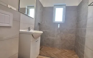 Apartament 3 camere,2 bai+parcare, lux Rasnov - Poză 11