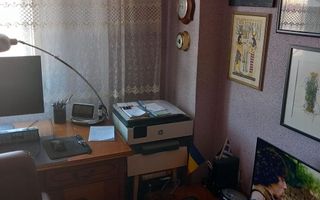 Vand apartament 3 camere, decomandat, in zona ultracentrala - Poză 3