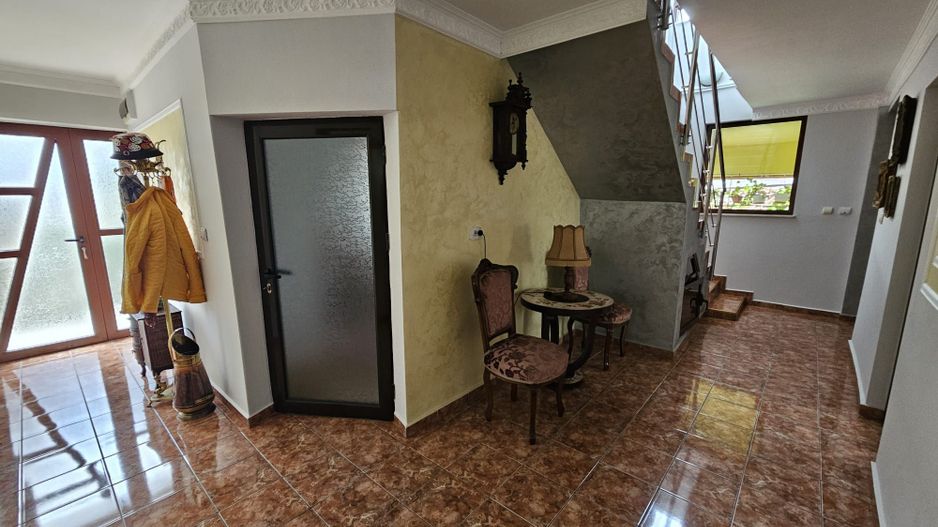 Vila spațioasă tip duplex – ideală pentru două familii Prundu, Pitești - Poză 10