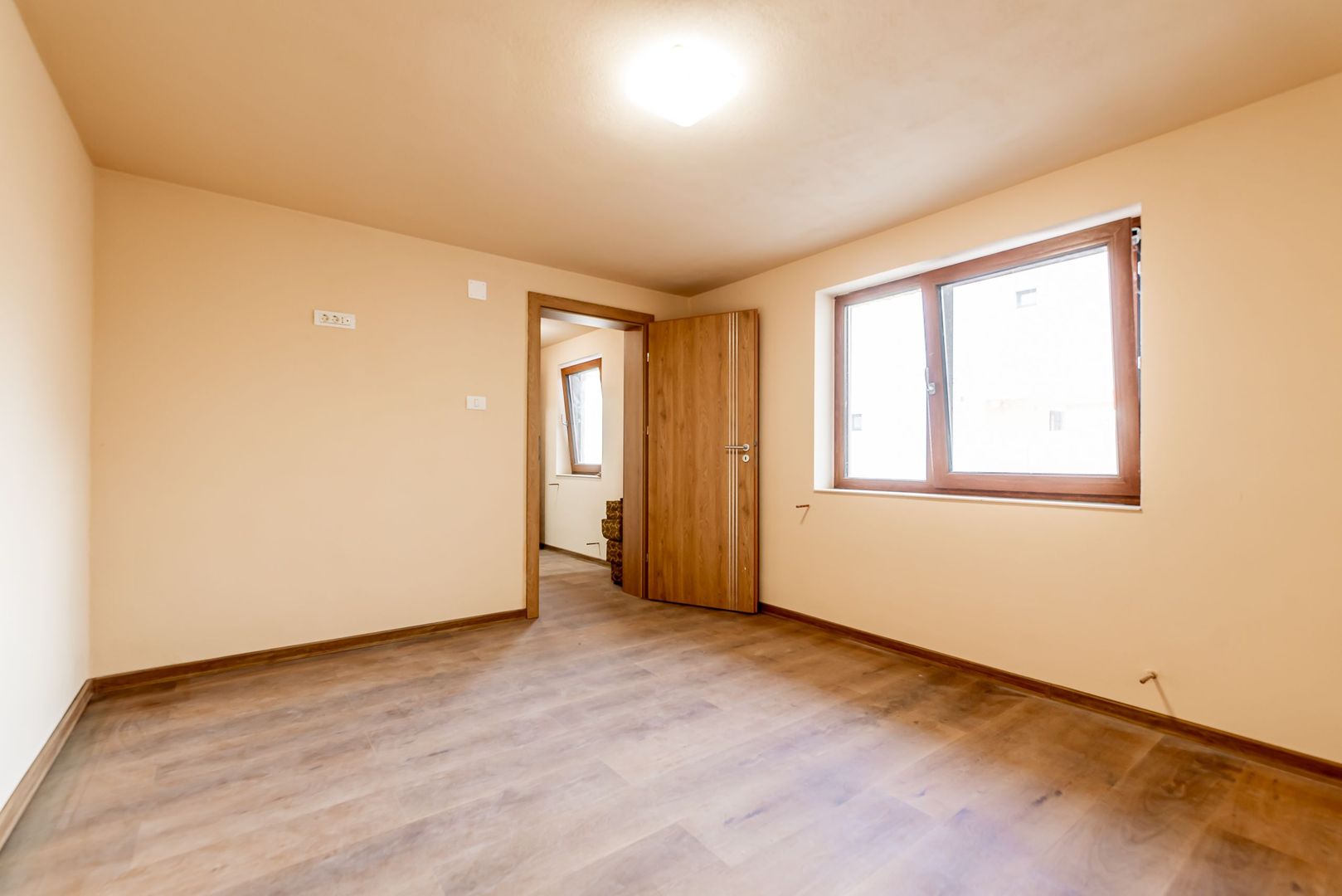 Casă individuală în Aradul Nou zona Tabacovici, aproape de Mureș - Poză 4
