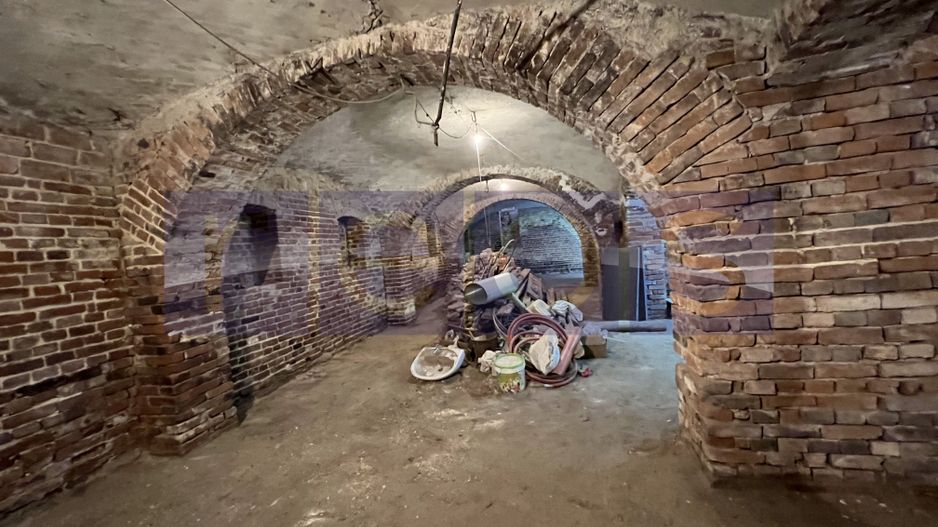 IMOBIL MIXT | ROSETTI | 500 MP | RENOVAT | 2 CORPURI + SUBSOL + CURTI INTERIOARE - Poză 12