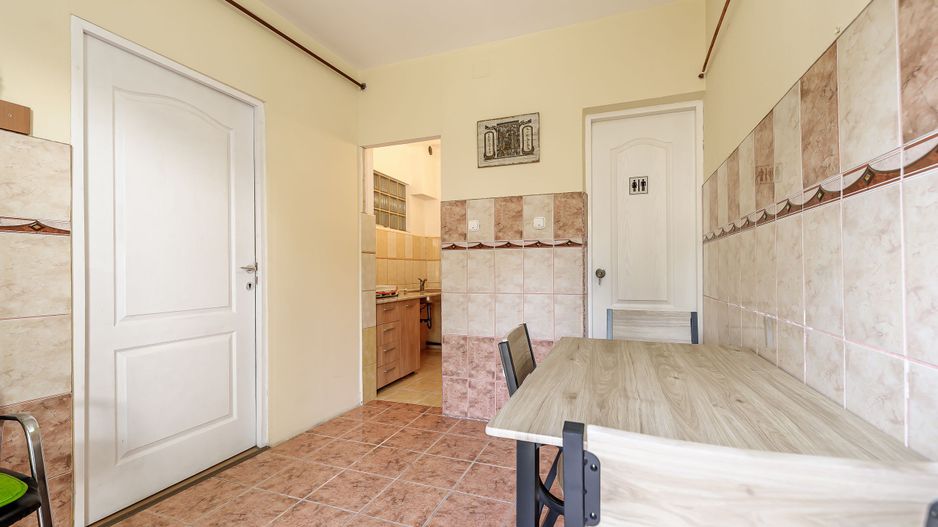 De închiriat apartament cu o cameră și curte interioară - Poză 3