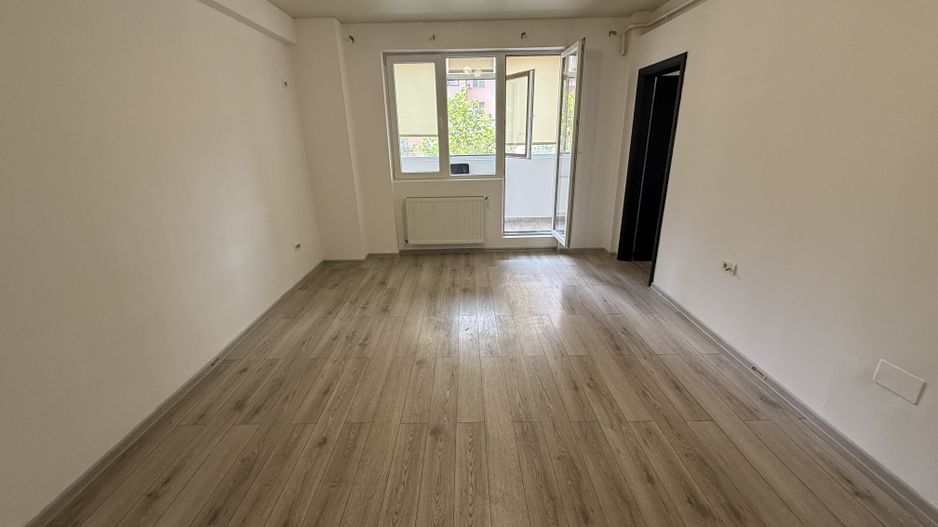 Garsonieră dublă 39mp- living + dormitor + balcon mare - Etaj 1 - Poză 4