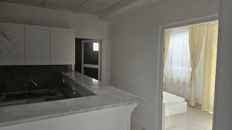 Spre Chirie - apartament 3 camere , etaj 1 in Vila - Poză 4