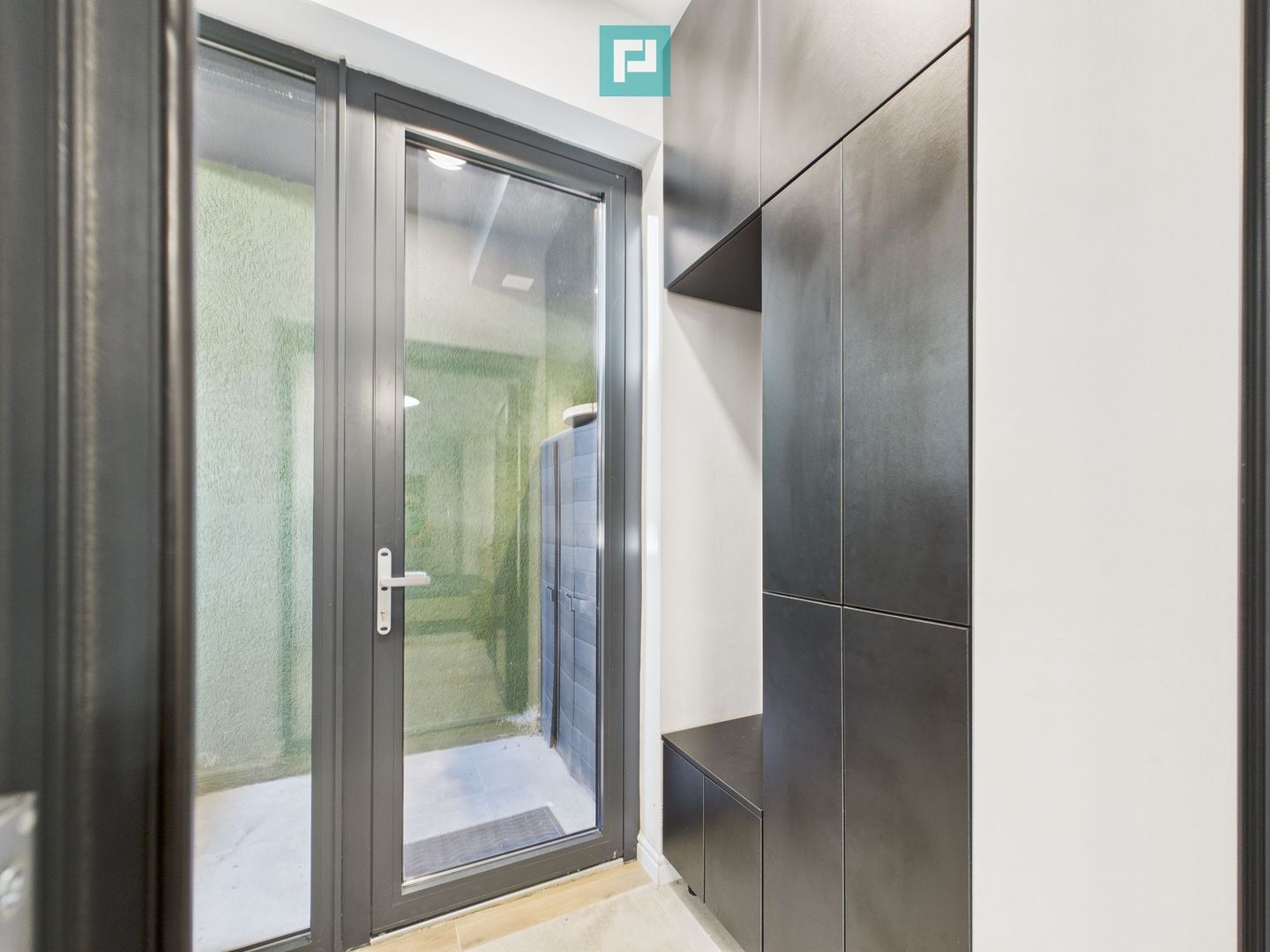 Apartament 2 camere cu 2 băi, 2 locuri de parcare si curte - Poză 16