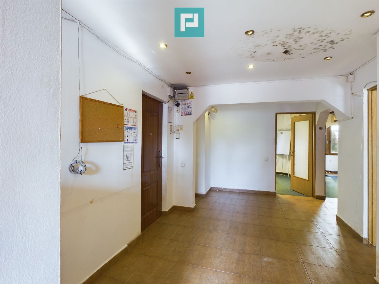 Apartament cu 3 camere decomandat zona Ramada - Poză 3