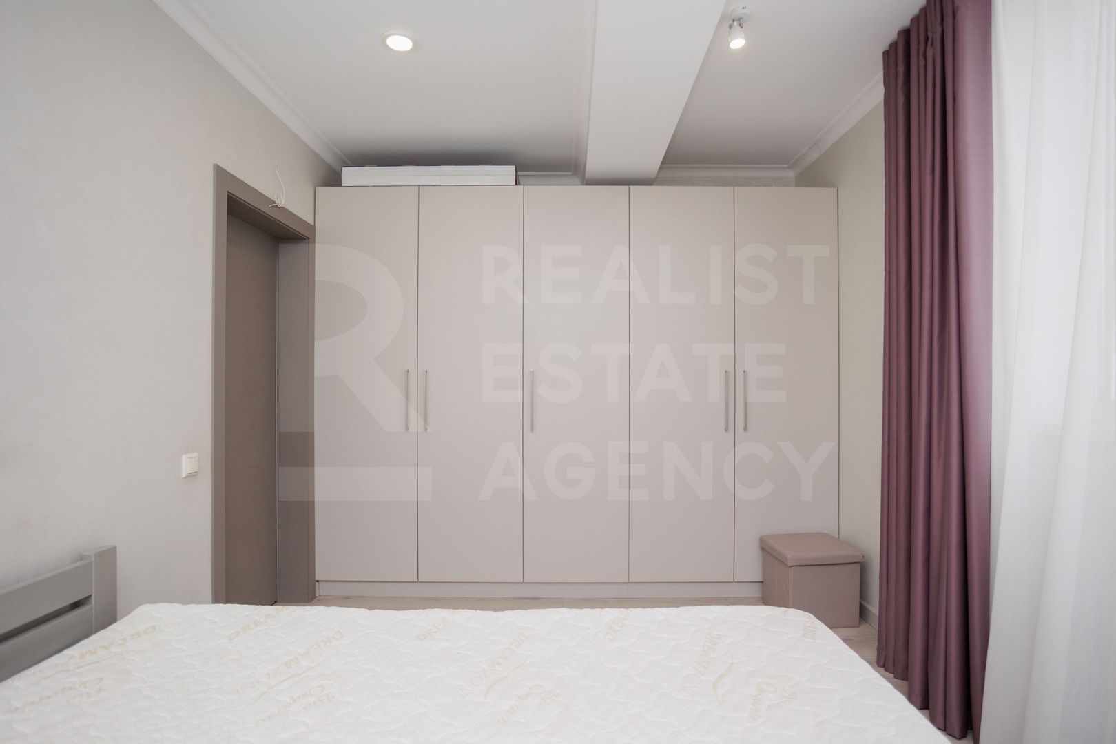 Spre vînzare apartament spațios, 2 dormitoare și living, sec. Botanica - Poză 20