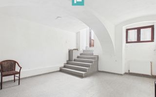 Apartament trei camere strada Cozia - Poză 1