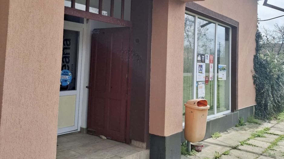 Pret redus Cladire din caramida in Firiteaz, magazinul satesc - Poză 3