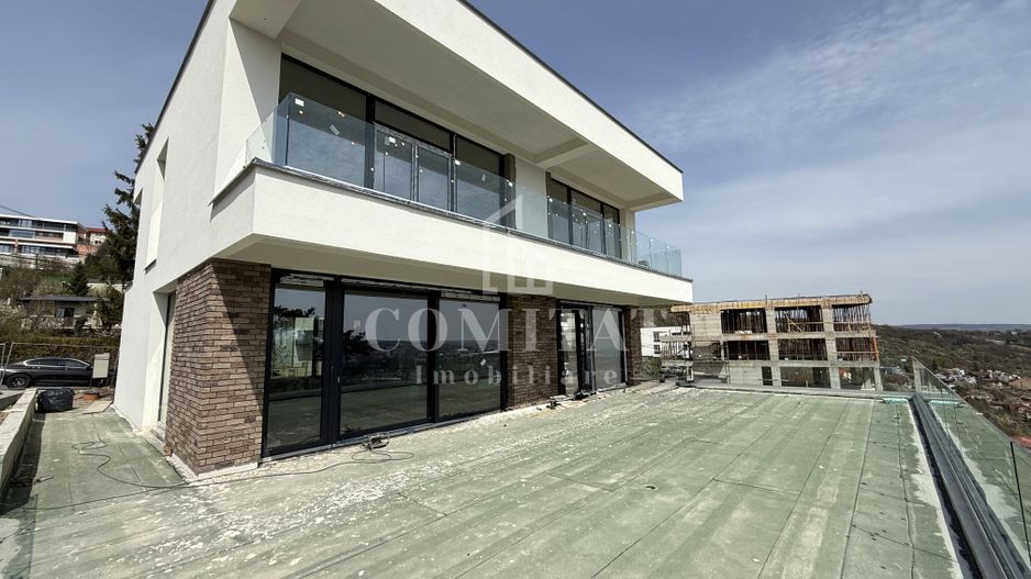 Casă generoasă cu panoramă și 256 mp terasă circulabilă - Poză 3